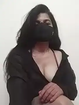 Snapshot of Shuttii_25 chatting on February 14, 2025, 5:57 pm Shuttii 25 online show from February 14, 2025, 5:57 pm