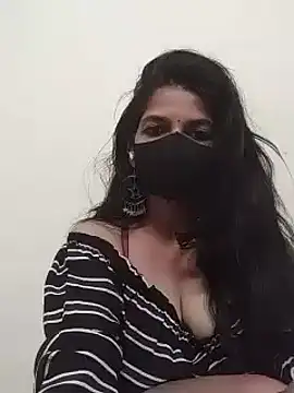 Snapshot of Shuttii_25 chatting on March 7, 2025, 8:34 am Shuttii 25 online show from March 7, 2025, 8:34 am