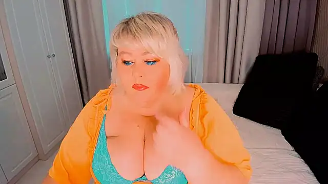 BIGTITSBBW online show from September 10, 2025, 1:21 pm