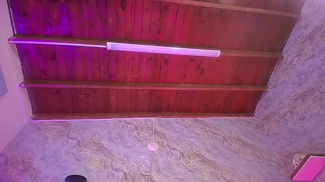 jones maddy  online show from November 4, 2025, 11:58 am