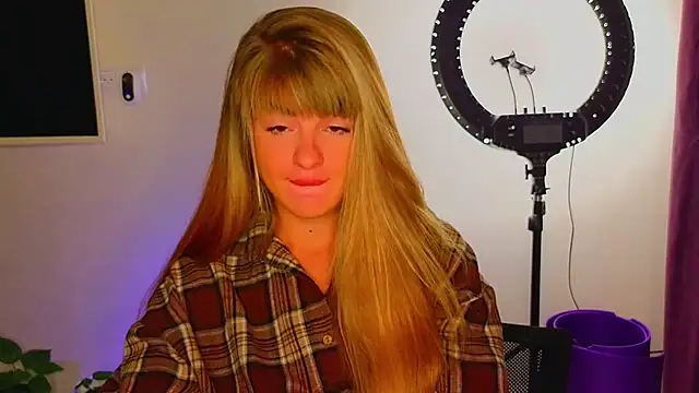 Snapshot of _comefeelme_ chatting on December 14, 2025, 3:35 am comefeelme online show from December 14, 2025, 3:35 am