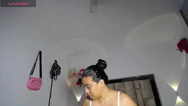 tiffany  pink online show from November 27, 2025, 9:26 pm