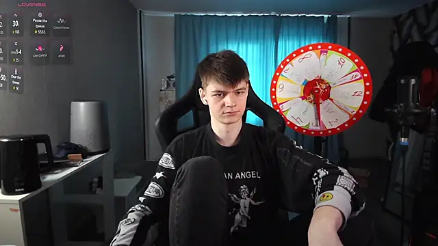 Snapshot of dantebigboi300 chatting on October 13, 2025, 8:38 am dantebigboi300 online show from October 13, 2025, 8:38 am