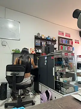 Snapshot of _alabina_ chatting on January 6, 2026, 2:43 pm alabina online show from January 6, 2026, 2:43 pm