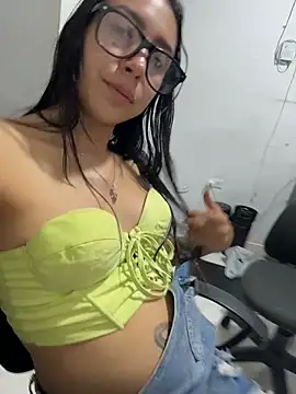 Snapshot of _alabina_ chatting on February 17, 2026, 9:23 pm alabina online show from February 17, 2026, 9:23 pm