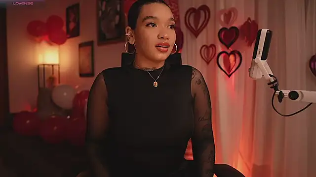 Snapshot of HannahW_ chatting on February 14, 2026, 9:59 pm HannahW online show from February 14, 2026, 9:59 pm