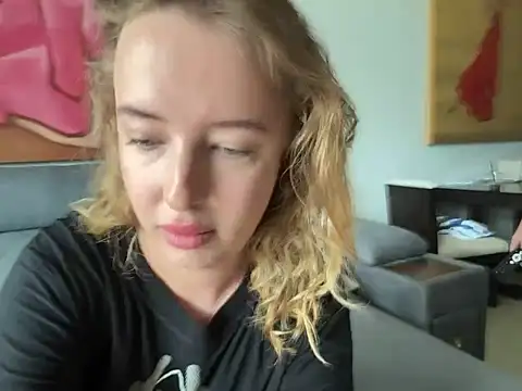 Snapshot of Nura_n_Sarah chatting on March 5, 2025, 6:01 am Nura n Sarah online show from March 5, 2025, 6:01 am