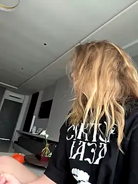 Snapshot of Nura_n_Sarah chatting on November 27, 2025, 5:08 am Nura n Sarah online show from November 27, 2025, 5:08 am