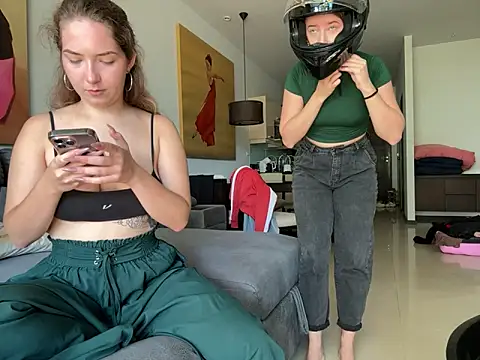 Snapshot of Nura_n_Sarah chatting on March 1, 2025, 6:57 am Nura n Sarah online show from March 1, 2025, 6:57 am