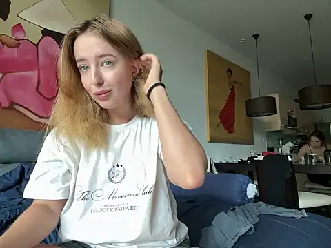 Snapshot of Nura_n_Sarah chatting on March 4, 2025, 5:21 am Nura n Sarah online show from March 4, 2025, 5:21 am