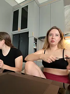 Snapshot of Nura_n_Sarah chatting on September 18, 2025, 3:20 am Nura n Sarah online show from September 18, 2025, 3:20 am