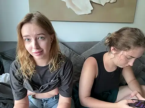 Snapshot of Nura_n_Sarah chatting on February 27, 2025, 8:24 am Nura n Sarah online show from February 27, 2025, 8:24 am