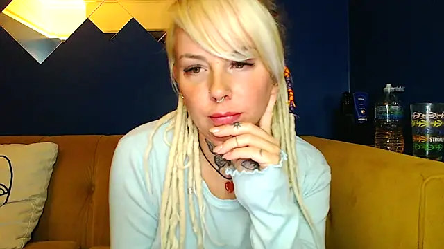 Snapshot of pixiedreadx chatting on October 20, 2025, 10:54 pm pixiedreadx online show from October 20, 2025, 10:54 pm
