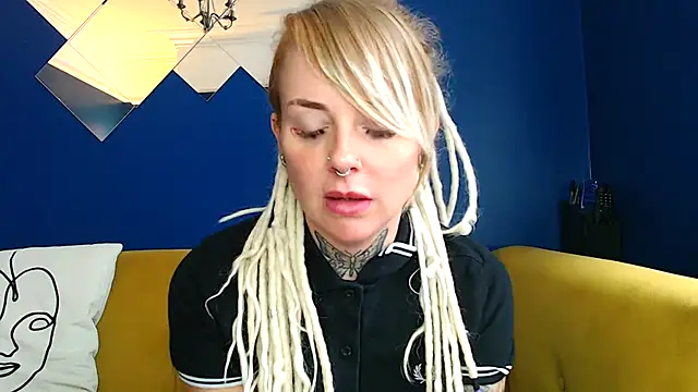 Snapshot of pixiedreadx chatting on October 13, 2025, 9:22 am pixiedreadx online show from October 13, 2025, 9:22 am