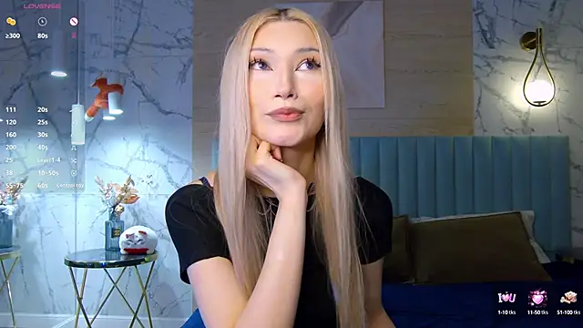 Snapshot of CarolReeves chatting on October 13, 2025, 5:53 am CarolReeves online show from October 13, 2025, 5:53 am