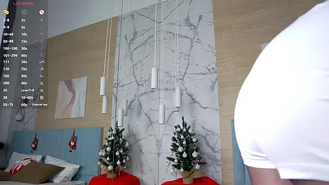 Snapshot of CarolReeves chatting on December 14, 2025, 5:51 pm CarolReeves online show from December 14, 2025, 5:51 pm