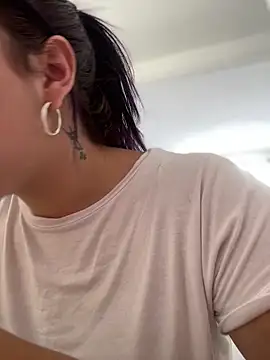 Snapshot of Alicia_Ruiz chatting on December 17, 2025, 6:13 pm Alicia Ruiz online show from December 17, 2025, 6:13 pm