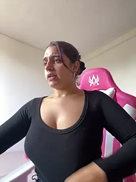 Alicia Ruiz online show from March 7, 2026, 4:01 pm