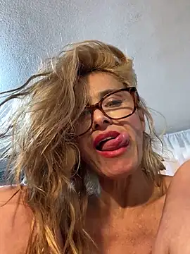 Snapshot of SahoryHorny chatting on March 8, 2025, 8:14 pm SahoryHorny online show from March 8, 2025, 8:14 pm