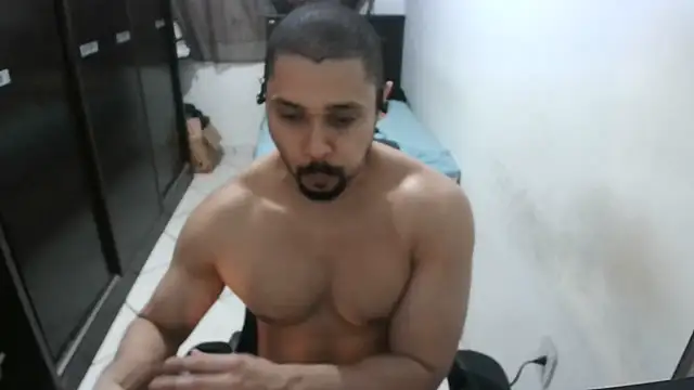 Snapshot of Brian_Aries chatting on July 9, 2026, 4:02 am Brian Aries online show from July 9, 2026, 4:02 am