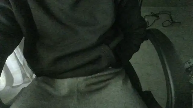 FranciCazzone online show from December 4, 2024, 11:08 pm