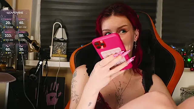 BlueCherryy online show from December 18, 2025, 11:47 am