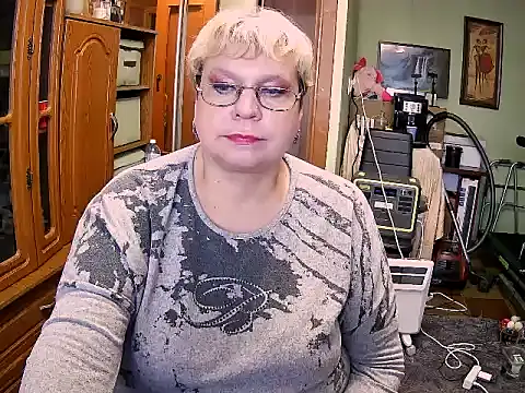 LOLA8888 online show from November 12, 2025, 8:40 am