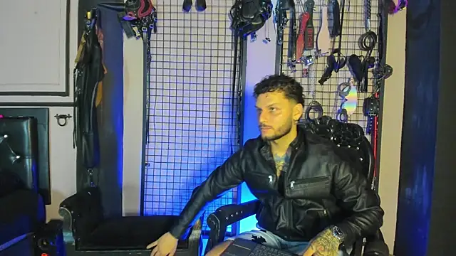 Twisted Fantasy online show from November 19, 2025, 4:34 am