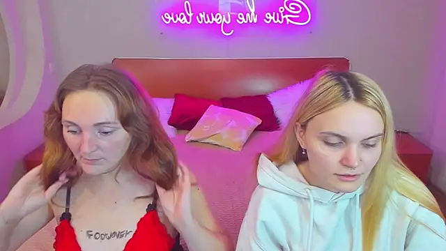 Snapshot of MagicEyess chatting on December 15, 2025, 5:30 pm MagicEyess online show from December 15, 2025, 5:30 pm