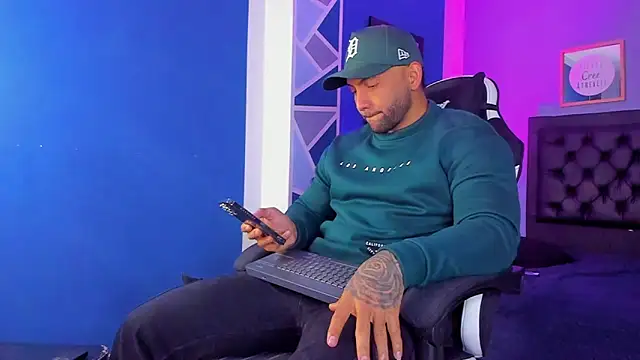 Snapshot of alex_oficial chatting on November 24, 2025, 4:56 am alex oficial online show from November 24, 2025, 4:56 am