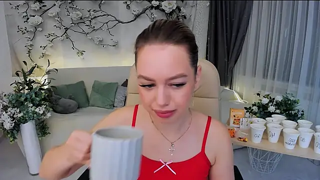 Snapshot of MiracleCurly chatting on November 4, 2025, 7:06 pm MiracleCurly online show from November 4, 2025, 7:06 pm