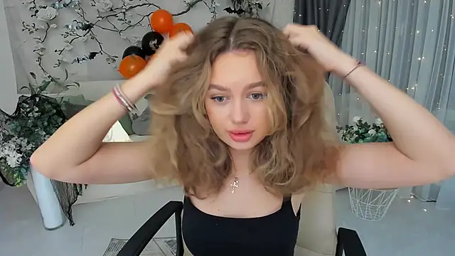 Snapshot of MiracleCurly chatting on October 28, 2025, 7:24 pm MiracleCurly online show from October 28, 2025, 7:24 pm