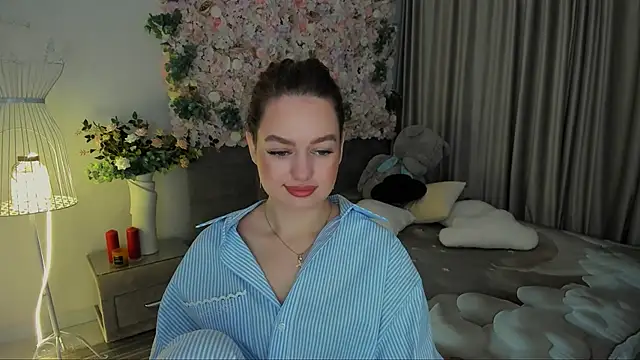 Snapshot of MiracleCurly chatting on November 12, 2025, 6:12 pm MiracleCurly online show from November 12, 2025, 6:12 pm