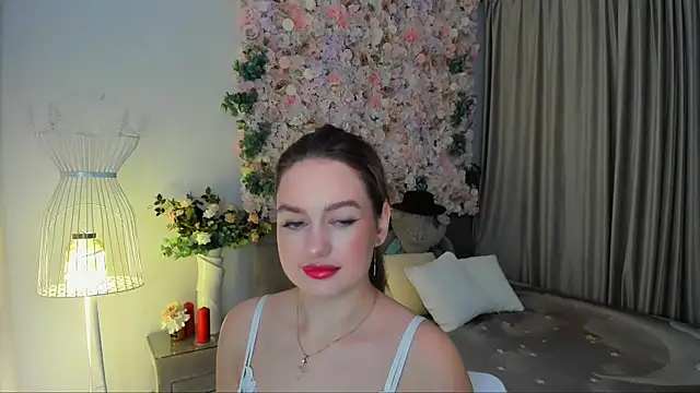 Snapshot of MiracleCurly chatting on November 24, 2025, 7:25 pm MiracleCurly online show from November 24, 2025, 7:25 pm