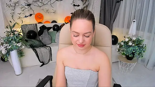 Snapshot of MiracleCurly chatting on November 3, 2025, 7:28 pm MiracleCurly online show from November 3, 2025, 7:28 pm