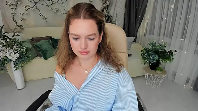 Snapshot of MiracleCurly chatting on September 14, 2025, 10:04 am MiracleCurly online show from September 14, 2025, 10:04 am