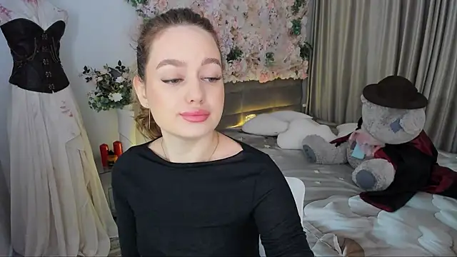 Snapshot of MiracleCurly chatting on November 6, 2025, 7:29 pm MiracleCurly online show from November 6, 2025, 7:29 pm