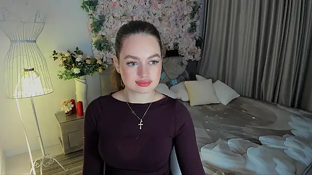 Snapshot of MiracleCurly chatting on November 18, 2025, 7:39 pm MiracleCurly online show from November 18, 2025, 7:39 pm