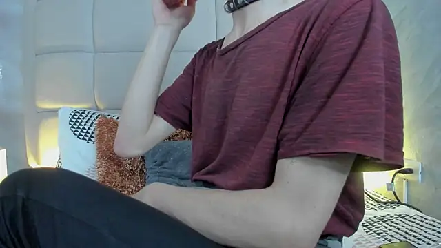 Hecatee 77 online show from February 12, 2026, 7:46 pm