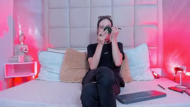 Hecatee 77 online show from November 26, 2025, 8:09 pm