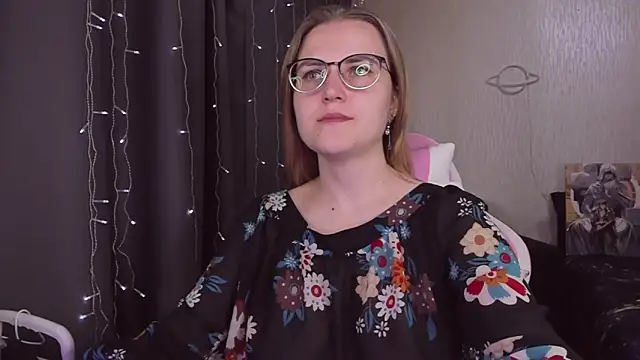 Snapshot of MissBrightShine chatting on September 13, 2025, 9:42 am MissBrightShine online show from September 13, 2025, 9:42 am