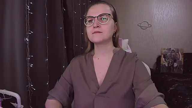 Snapshot of MissBrightShine chatting on December 5, 2025, 11:42 am MissBrightShine online show from December 5, 2025, 11:42 am