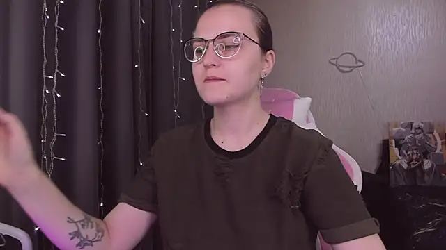 Snapshot of MissBrightShine chatting on October 26, 2025, 9:31 am MissBrightShine online show from October 26, 2025, 9:31 am