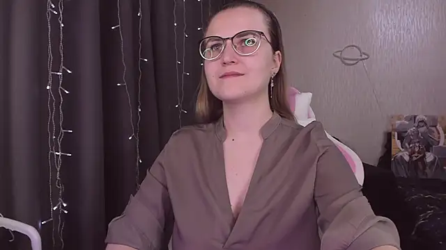 Snapshot of MissBrightShine chatting on October 25, 2025, 10:47 am MissBrightShine online show from October 25, 2025, 10:47 am