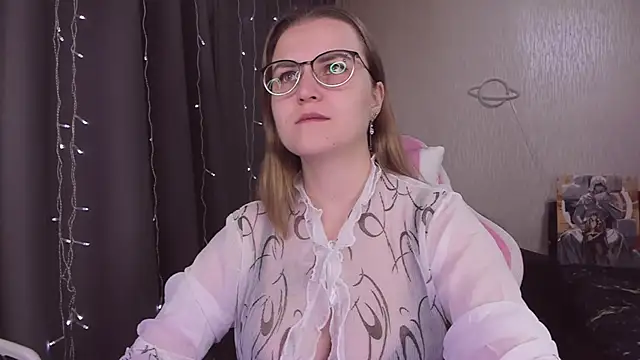 Snapshot of MissBrightShine chatting on October 28, 2025, 10:25 am MissBrightShine online show from October 28, 2025, 10:25 am