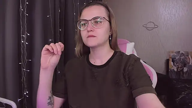 Snapshot of MissBrightShine chatting on October 24, 2025, 10:58 am MissBrightShine online show from October 24, 2025, 10:58 am