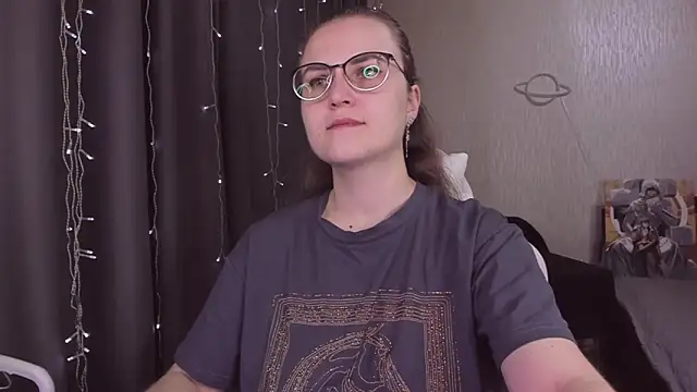 Snapshot of MissBrightShine chatting on November 2, 2025, 5:45 am MissBrightShine online show from November 2, 2025, 5:45 am