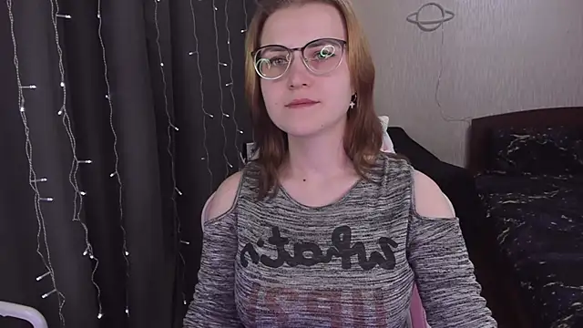 Snapshot of MissBrightShine chatting on March 18, 2025, 11:55 am MissBrightShine online show from March 18, 2025, 11:55 am