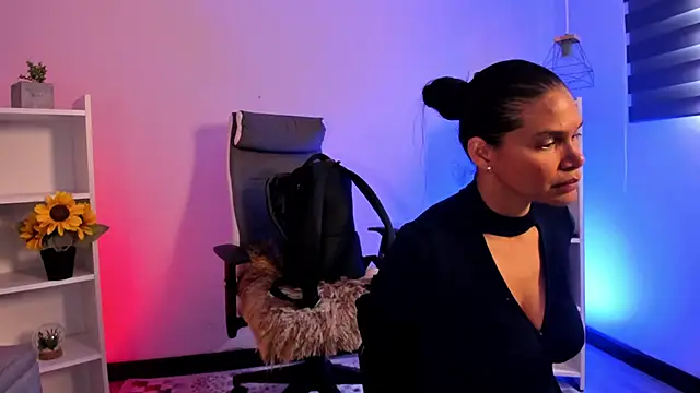  aish a  online show from November 8, 2025, 7:06 pm