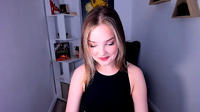 FloweryLove 1 online show from September 12, 2025, 5:56 pm